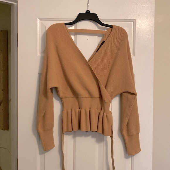 NWT ZESICA wrap sweater with cinch waist with tie and batwing sleeves size med - Picture 3 of 3